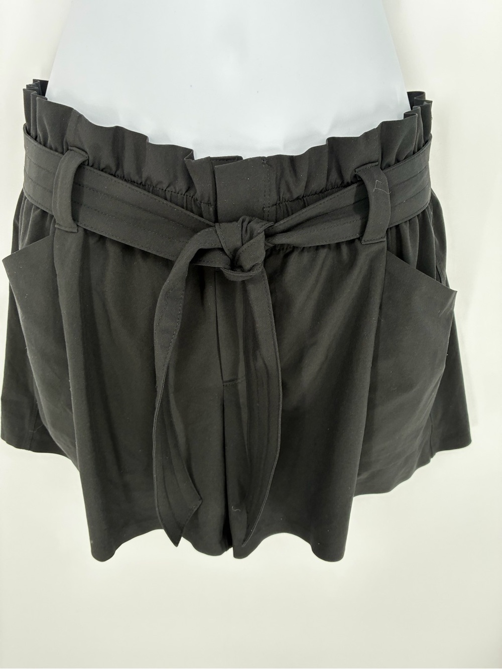 Athleta Skyline Paperbag Waist Tie Front Shorts Black Size 2